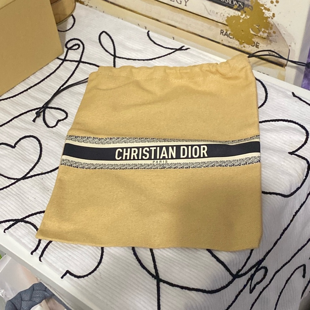 DIOR Raffia String Pouch with Box - Picture 5 of 9